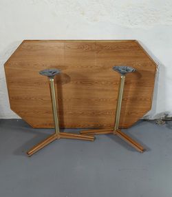 Nice solid dinning room table
