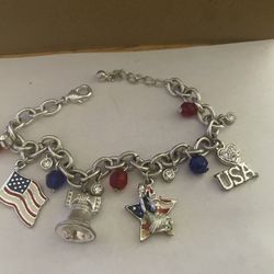 charm Bracelet.$3. With USA Charms On It! New.
