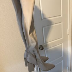Size 8.5 Women’s Knee High Boots 
