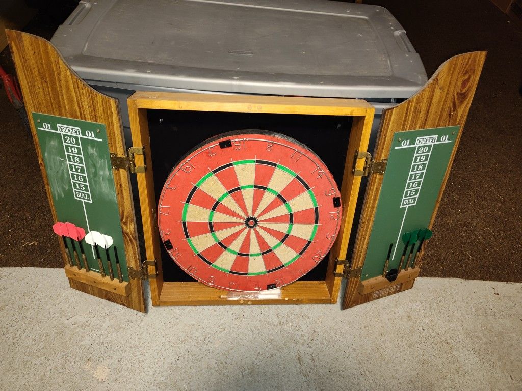 Marlboro Dart Board And Case