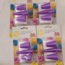 Lot Of 4 10pcs Wilton Cupcake Decorating Set 3 Decorating Tips 7 Decorating Bag