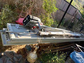 Good garage door doble everything include motor track screws ready to install