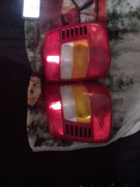 1999 To 2004 Jeep Grand Cherokee Tail Lights