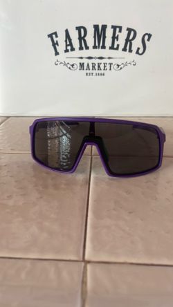 OAKLEY