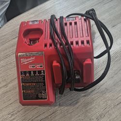 Milwaukee Charger m12 m18