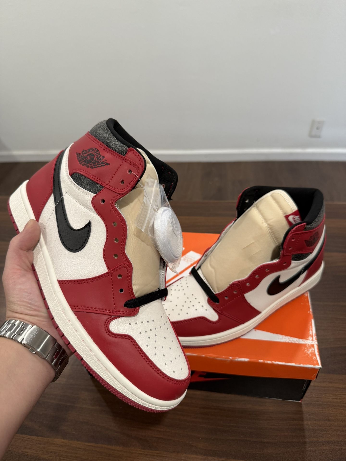Nike Air Jordan 1 High Og Chicago Lost And Found Size 8,8.5,9,9.5,10