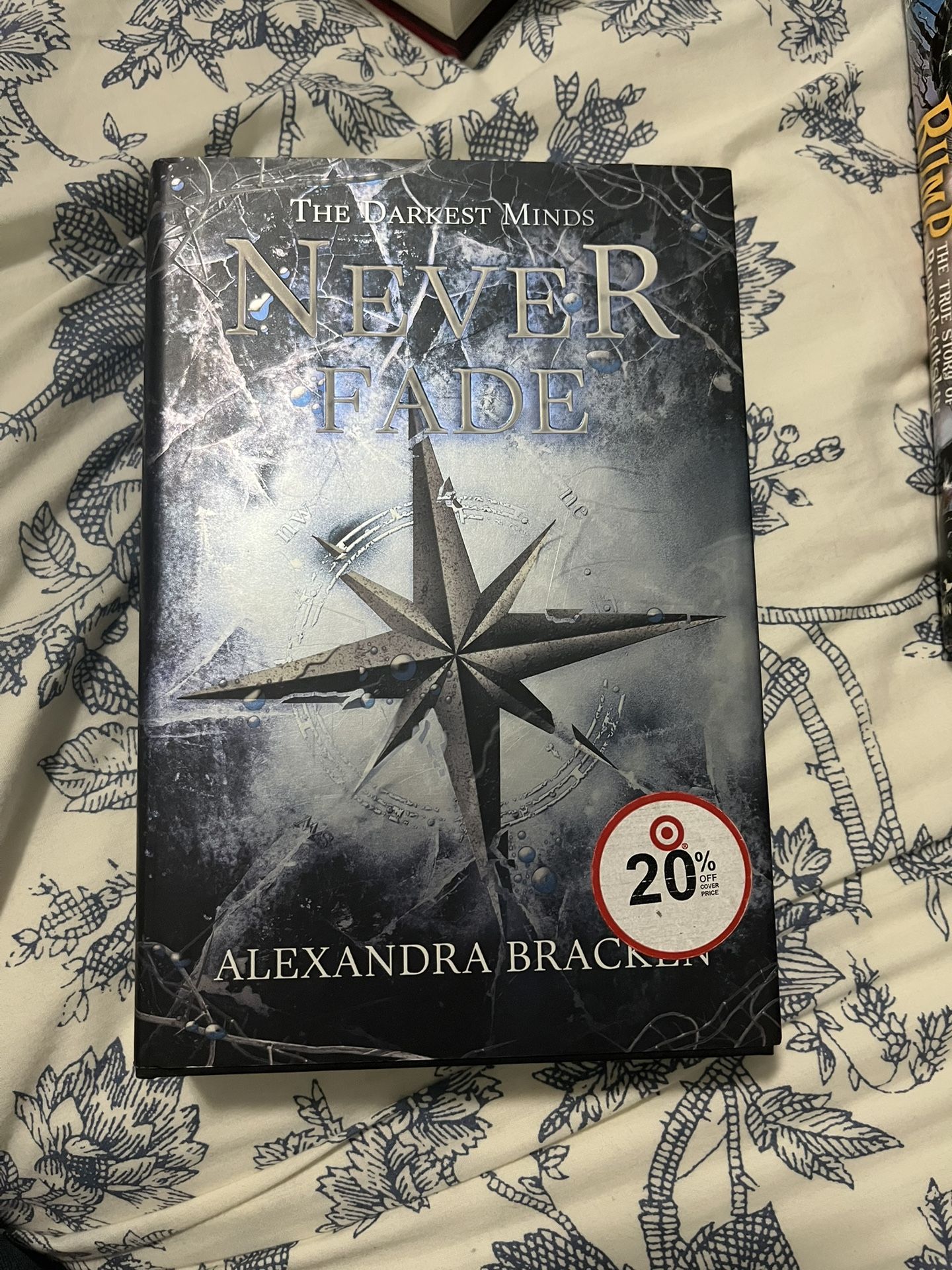 The Darkest Minds: Never Fade Book