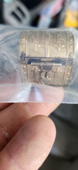 Im not sure what its called  but its pretty  old