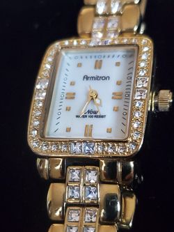 Woman Armitron Watch Exelent Condition, Needs Battery 
