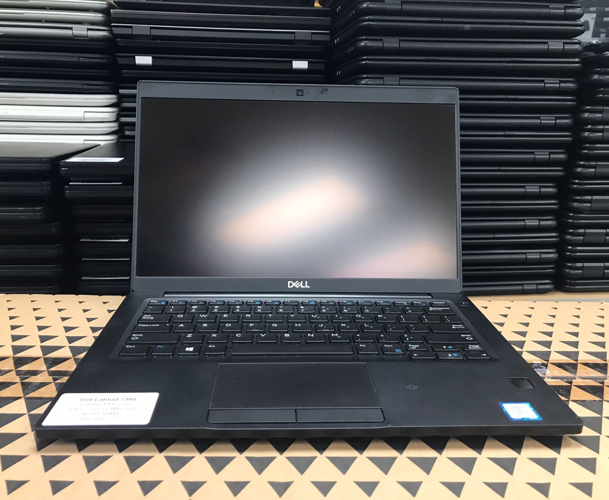 *Dell Latitud 7390* Screen 13in Intel Core i7 8th Gen 8GB RAM 256 GB SSD Touch ID