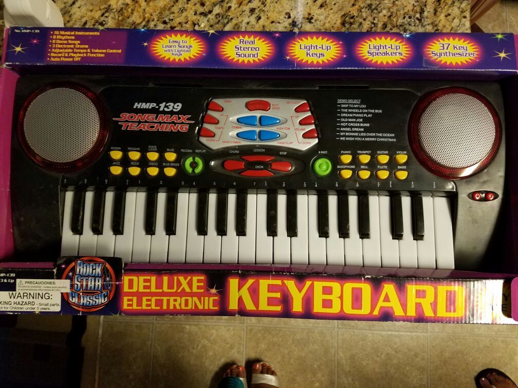 Deluxe electronic keyboard deals