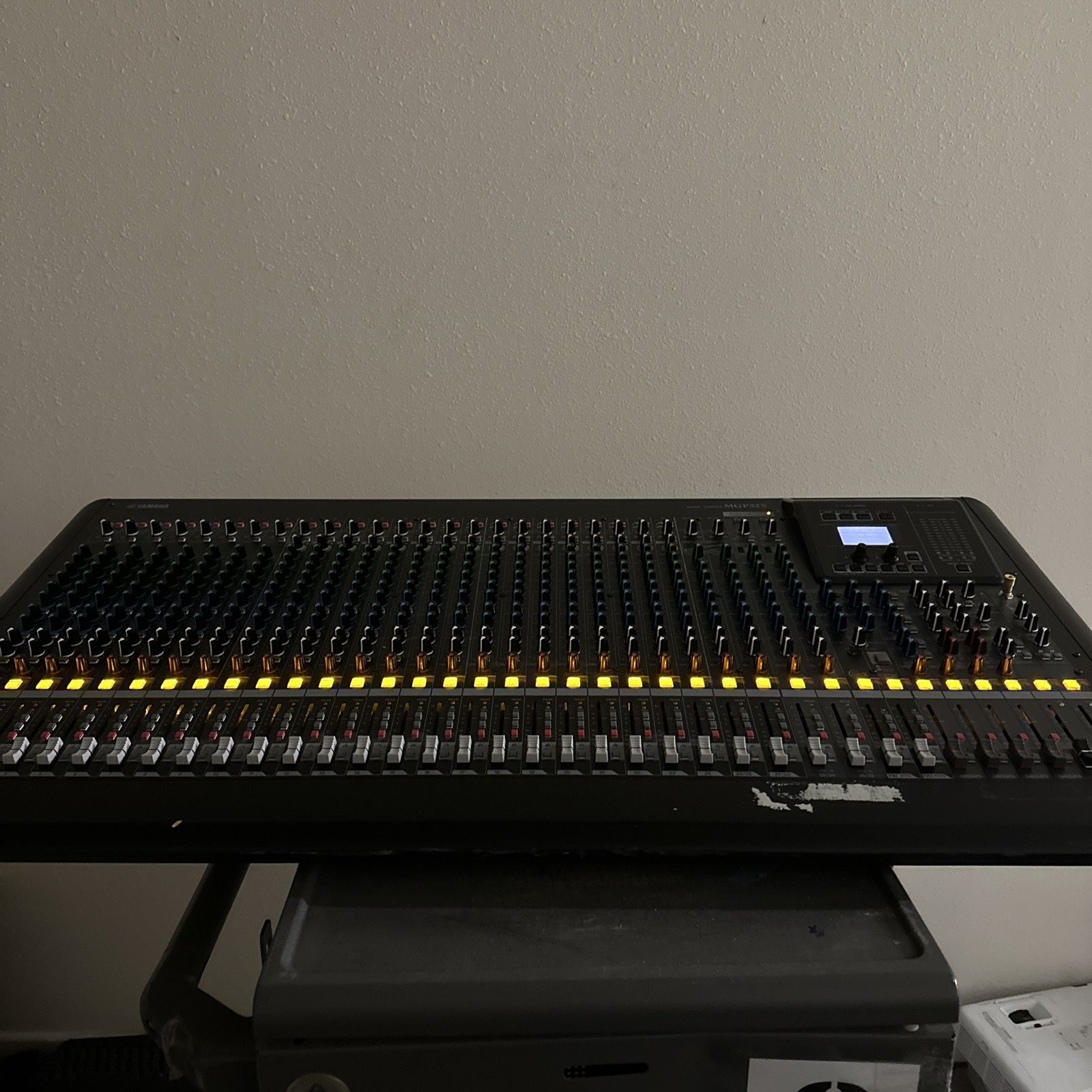 Yamaha MGP32X 32-Channel Mixing Console Mixer