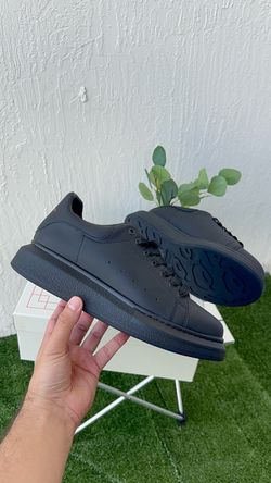 Alexander McQueen All black oversized sneakers