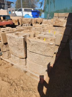Compact III tri face retaining wall blocks