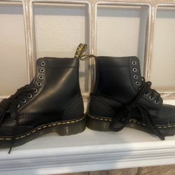 Dr. Martens Women’s Boots Size 6