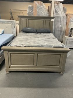 Queen size sleigh bed