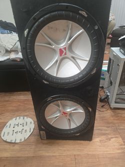 Speaker box with 2 12 inch Kicker speakers