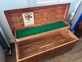 Vintage Roos “Sweetheart” Cedar Hope Chest / Blanket Chest – Solid Cedar Lined