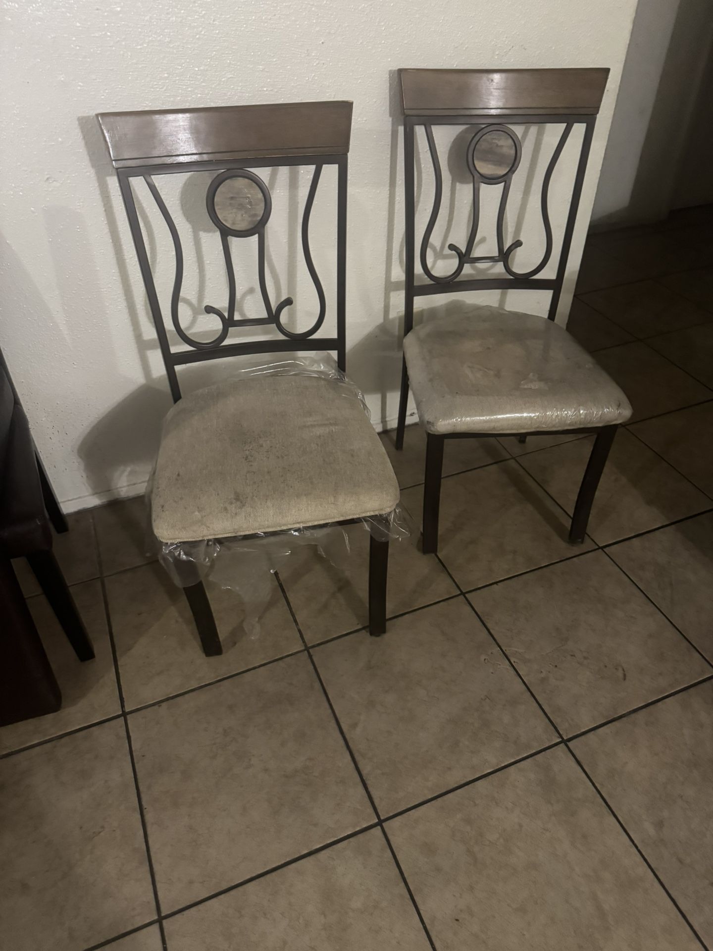 Dios Sillas Nuevas En 25 Dolares Por Las Dos