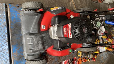 Troy Bilt lawn Moore 22 inch cut for the big Honda motor that everybody’s looking for big wheel new drive cable this thing is like new ready to go