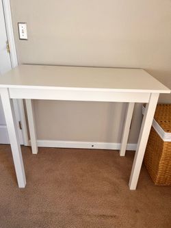 White Wood Table / Kitchen Table / Great Condition