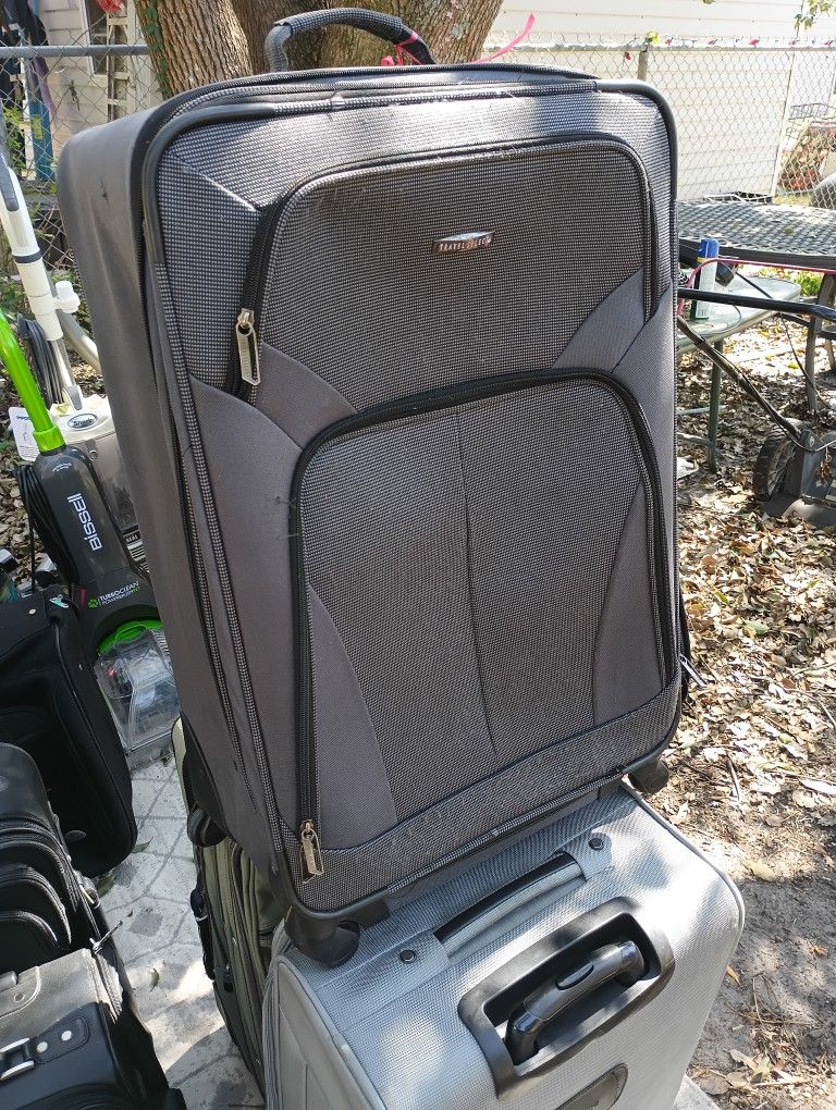 LOTS OF NICE PULL ALONG LUGGAGE