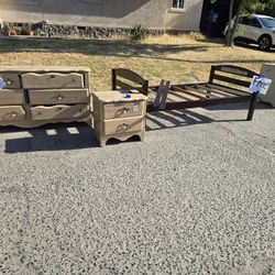 Free Furniture 