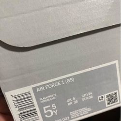 Air Force 1s 5/5 GS , Black And White 