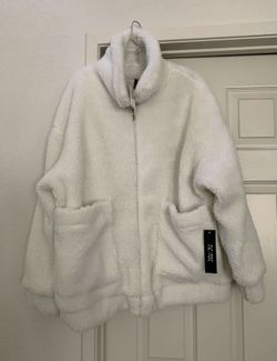 NewFur Baby New White jacket Small Chic Trendy Xmas