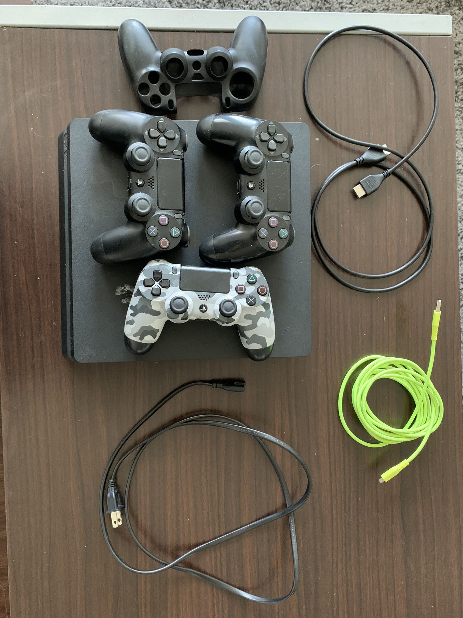 PS4 with 3* Controllers for Sale in Houston, TX - OfferUp