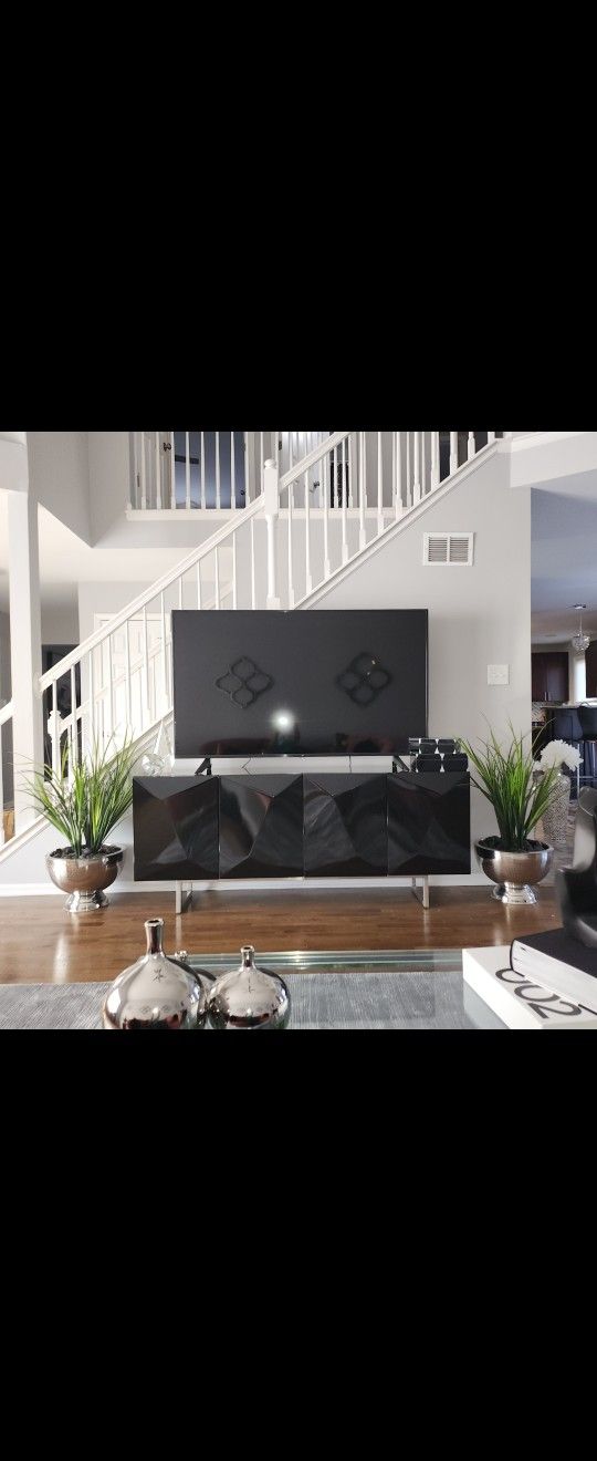 Glossy Black Buffet Cabinet/TV Stand