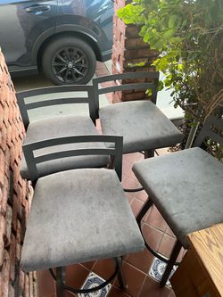 Set of 4 spinning bar stools