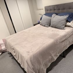 Queen Metal Bed Frame 