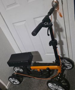 Knee scooter