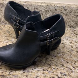 Like New Women’s Leather Booties 