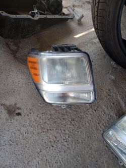 07 - 11 Nitro Headlight Assembly S