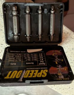 SpeedOut Damaged Screw Extractor Set