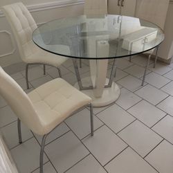 Glass Dining Table with 4 Chairs – Excellent Condition