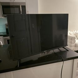 Hisense 32” TV for Parts Only – Broken Screen – Model 32A4NR (Remote included)