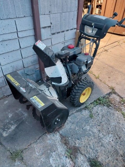 Briggs And Stratton  Snowblower