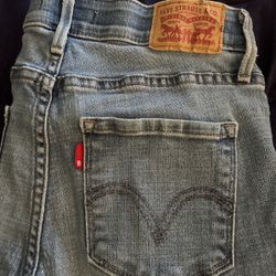 Women’s Levi’s size 4