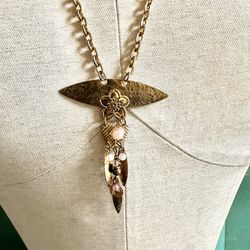 Gold Tone Pendant Necklace 