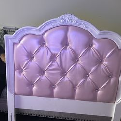 Little Girl, Twin bed