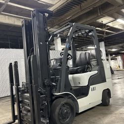 NISSAN Forklift Latest Model With Fork Expander 