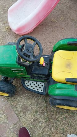 Carro eléctrico para niños sirve bien está un poco susio