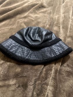 Black bucket hat