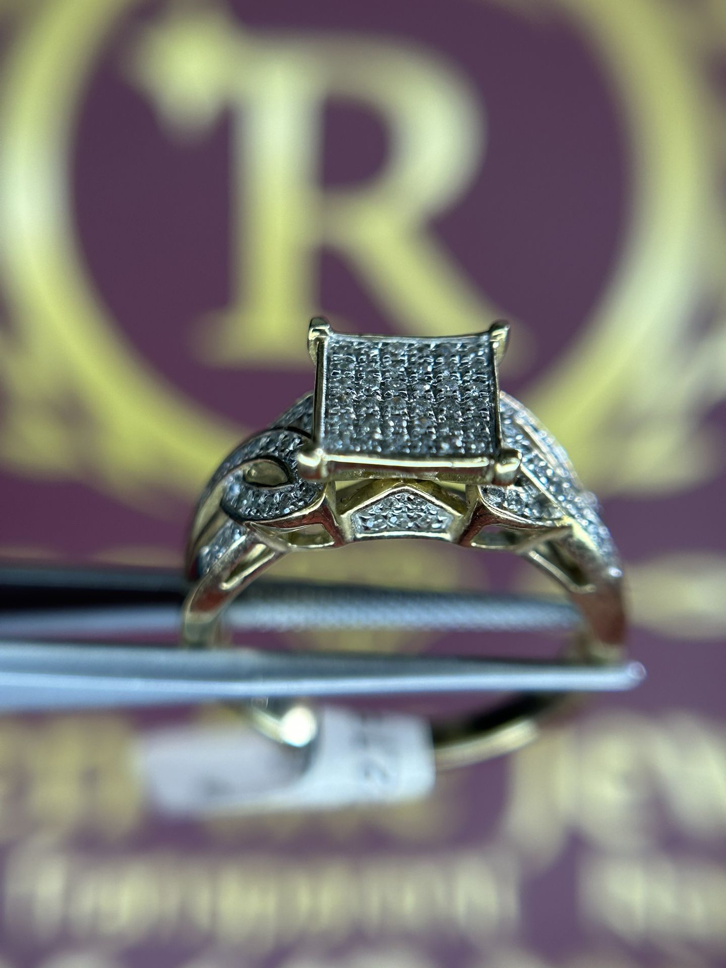 10K GOLD DIAMOND RING