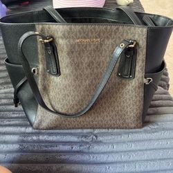 Micheal Kors Purse And Wallet 