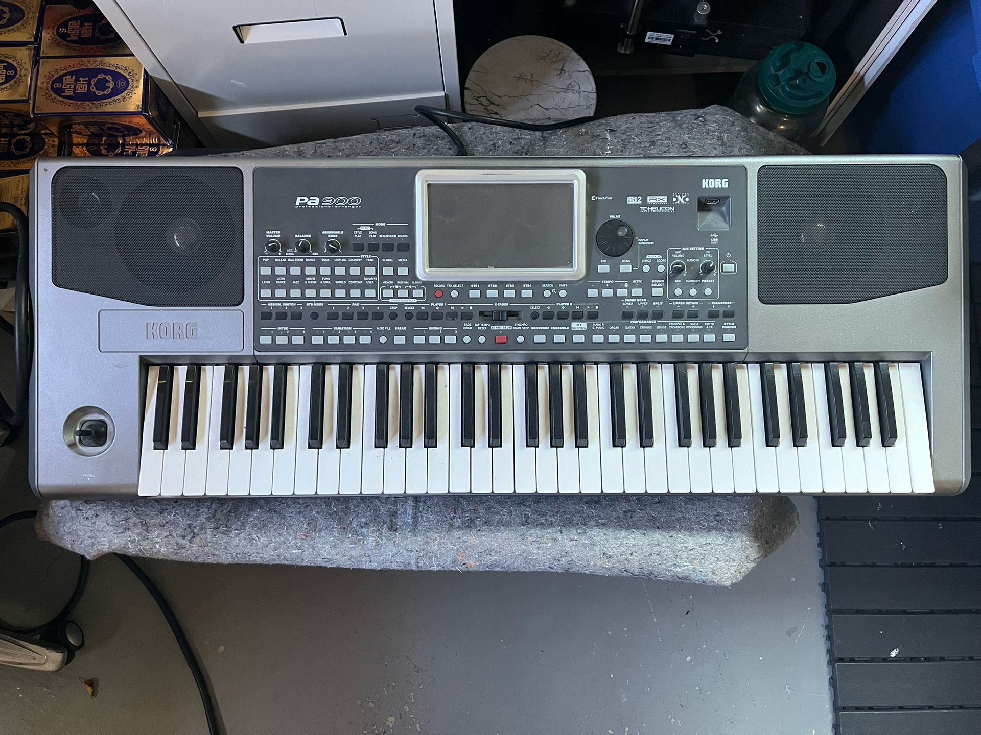 Korg Pa900 Professional Arranger Keyboard