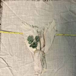 NEVER USED. Linen Napkins With Eucalyptus Napkin Ring / 120